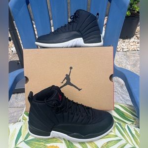 Jordan 12s size 10 men Pre-owned